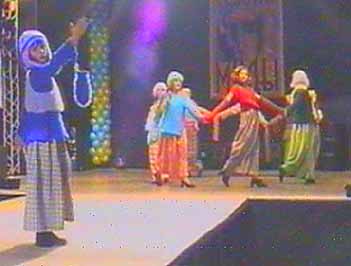      , ,
    -2001, 
Modetheater A-NA-NAS